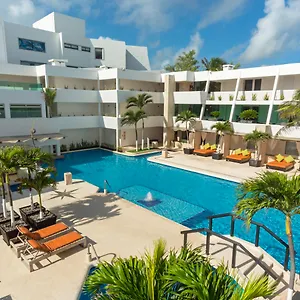 https://flamingo-cancun-resort.quintano-roohotels.com